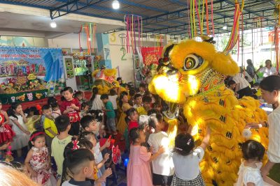 Hình ảnh Đoàn thanh niên kết hợp với nhà trường tổ chức “Vui Tết Trung thu” cho trẻ