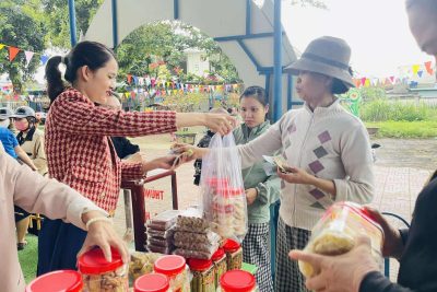 Chương trình “Tết yêu thương – Tết đong đầy” bán hàng gây quỹ hỗ trợ cho học sinh có hoàn cảnh khó khăn trong dịp Tết Nguyên Đán 2026 có một cái tết ấm no và đong đầy.