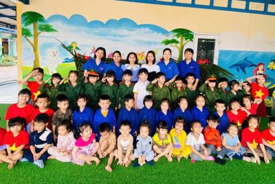 Đoàn thanh niên phối hợp với Tổ chuyên môn tổ chức ngày TLQĐNDVN 22/12 cho trẻ tại 3 cơ sở
