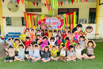 Lưu lại hình ảnh các bạn lớp MG 4-5 TUỔI GHÉP (D) chào mừng ngày 8/3