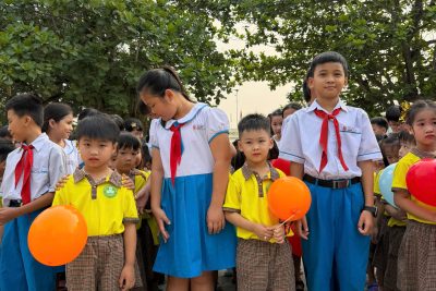 Cùng các anh chị khối 5-6 tuổi đi tham quan trường Tiểu học nhé